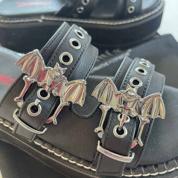 Demonia Vegan Leather Emily-100 Bat Platform Sandals Size 9 - Picture 2 of 7